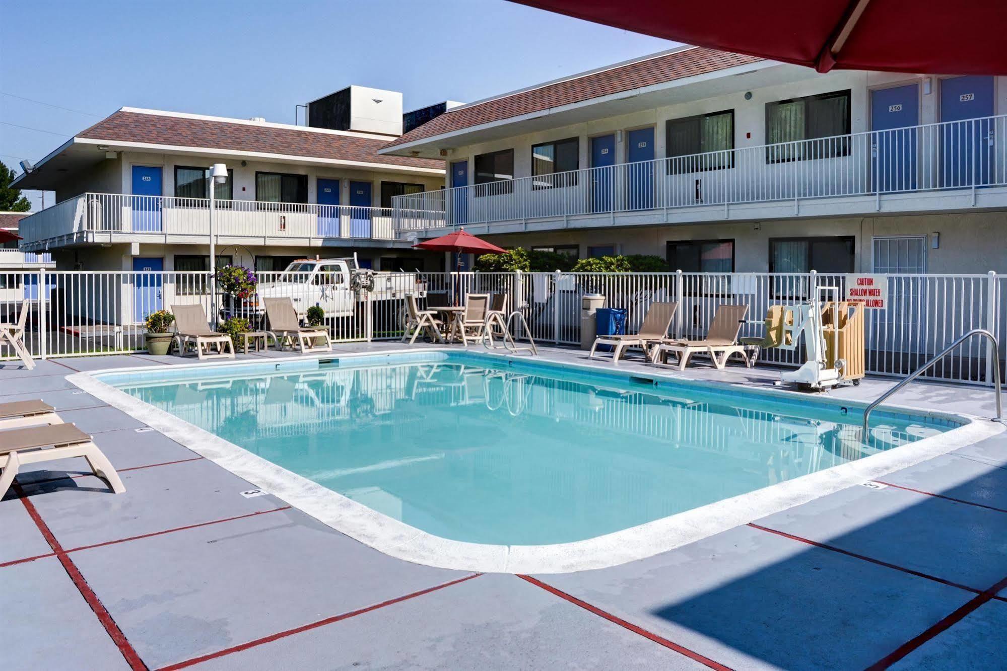 Motel 6-Springfield, Or - Eugene North Екстериор снимка